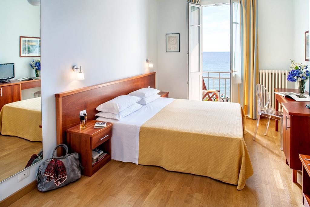 Hotel Beau Sejour Alassio Extérieur photo